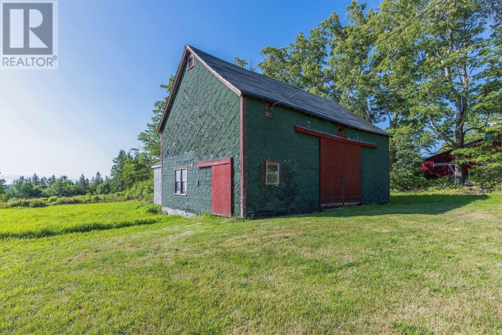386 Greenland Road Property Photo 31