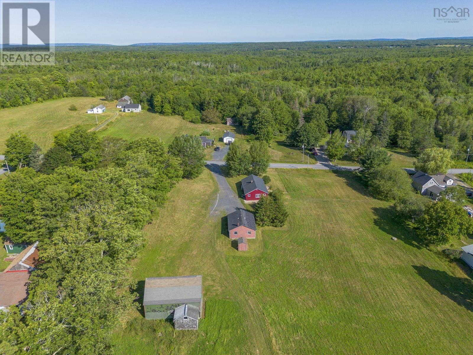 386 Greenland Road Property Photo 36