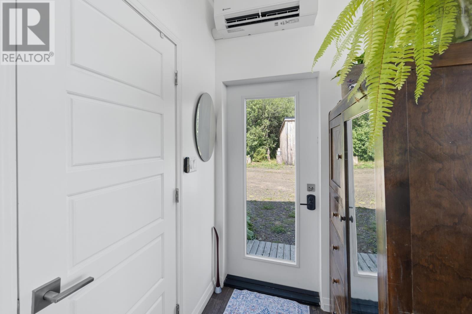 27 Thomas Road Property Photo 4