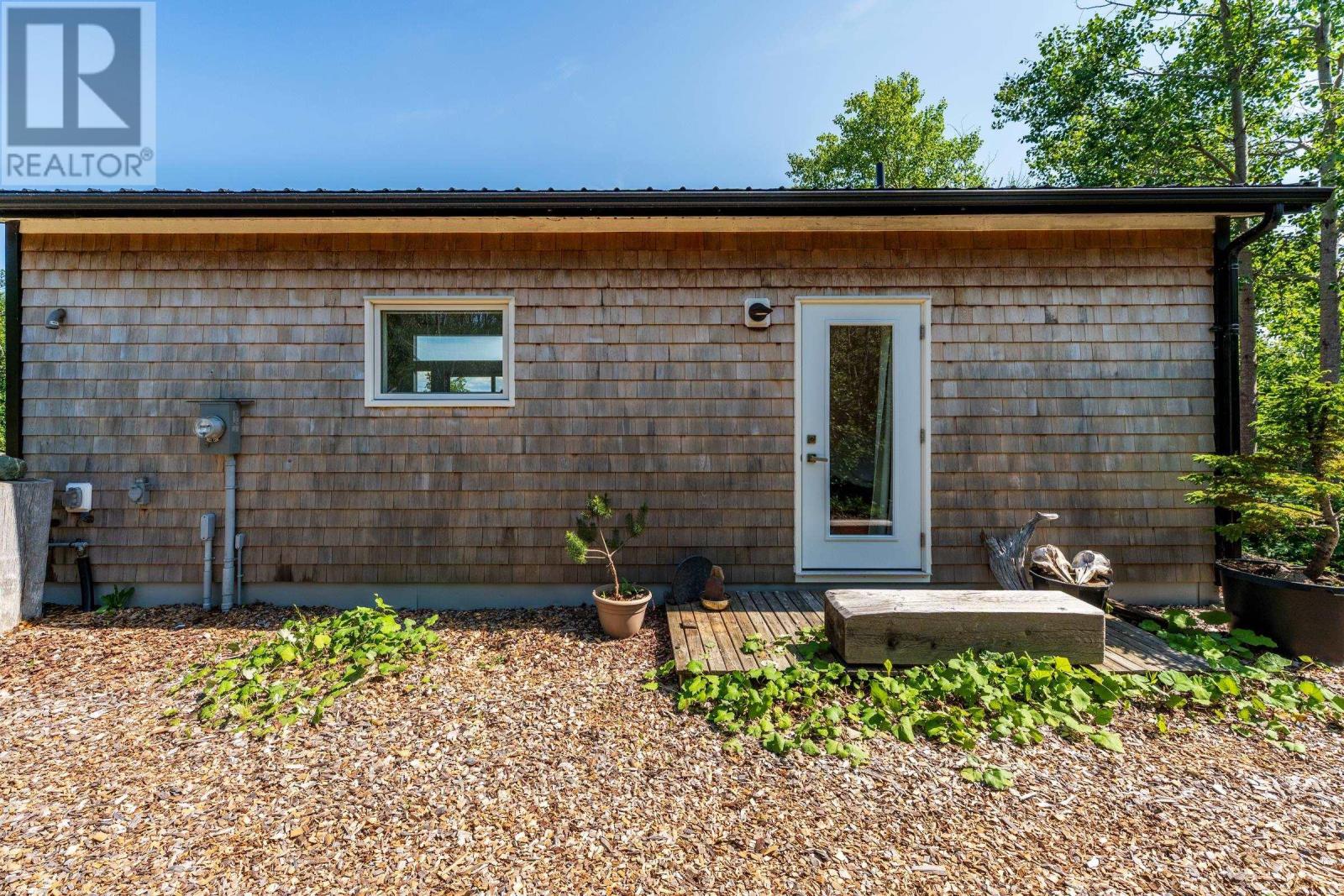 27 Thomas Road Property Photo 33
