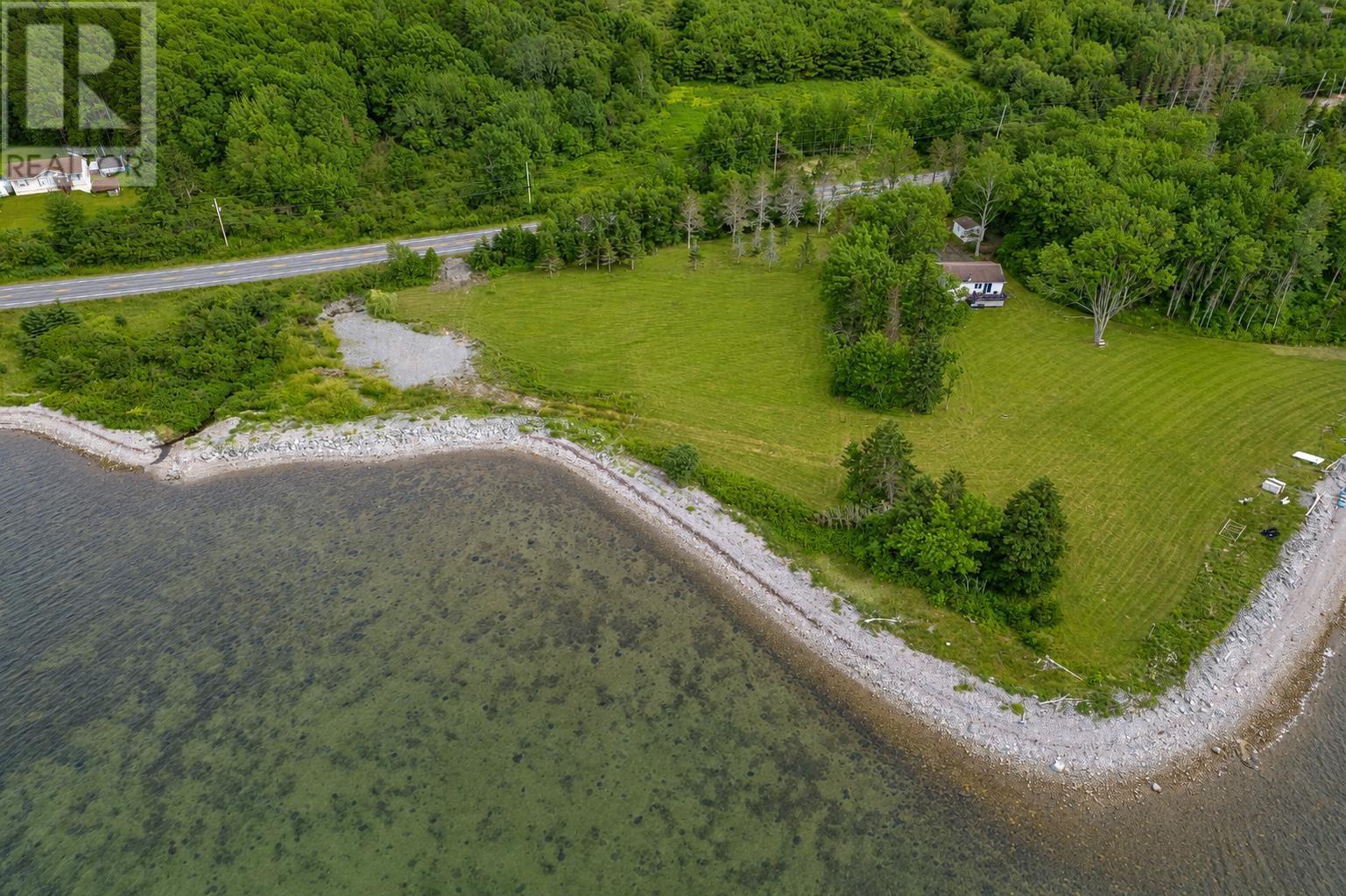 7498 East Bay Highway Property Photo 1