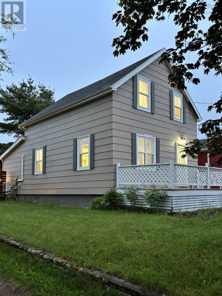 90 Hillcrest Ave Avenue Property Photo 3