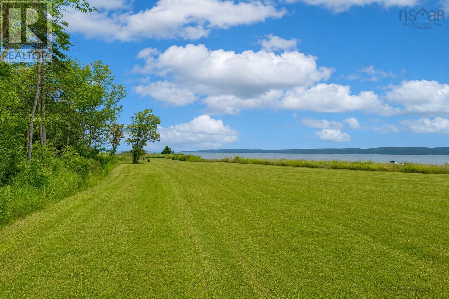 7498 East Bay Highway Property Photo 8
