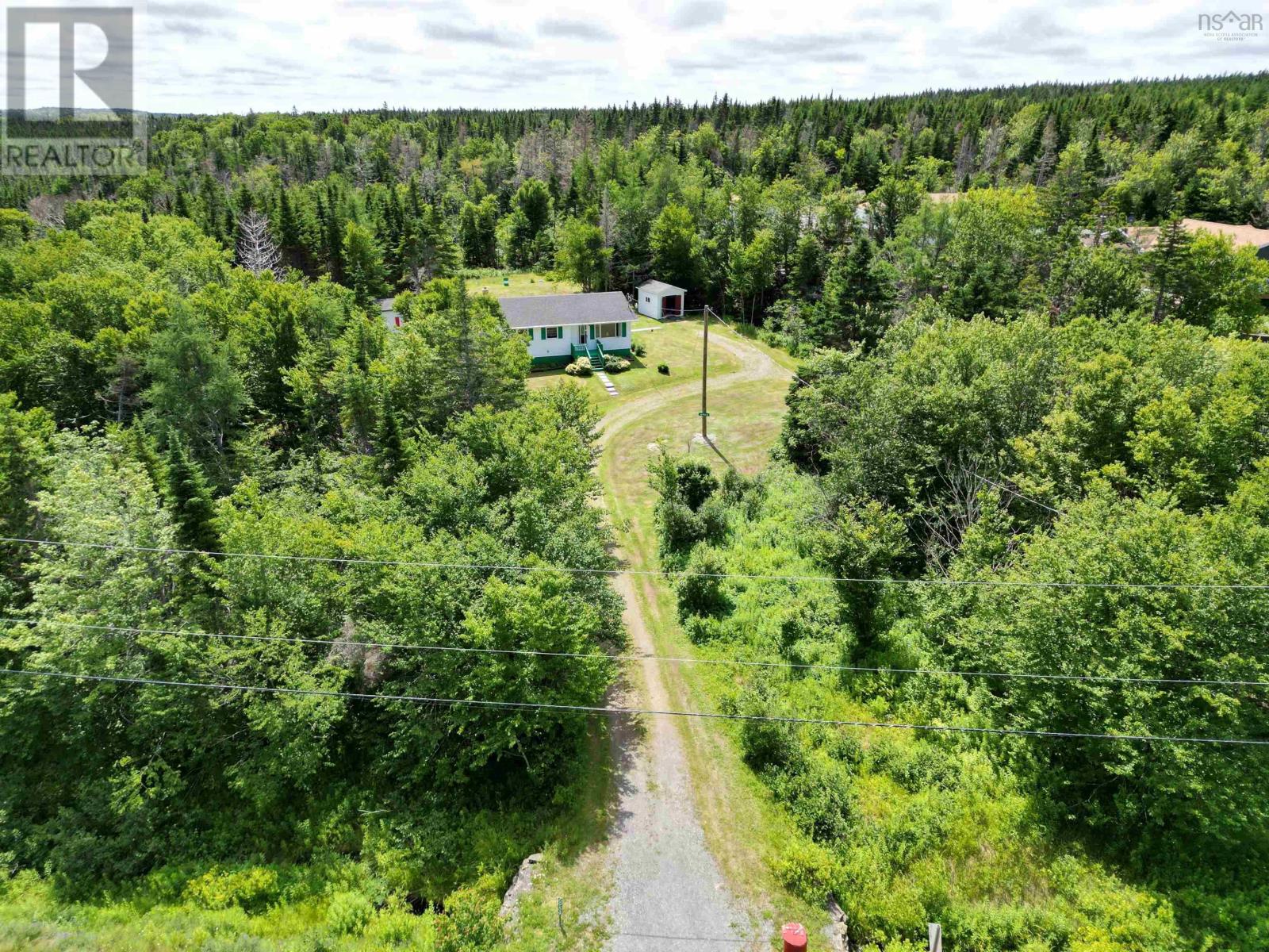 6954 Highway 327 Photo de la propriété 1