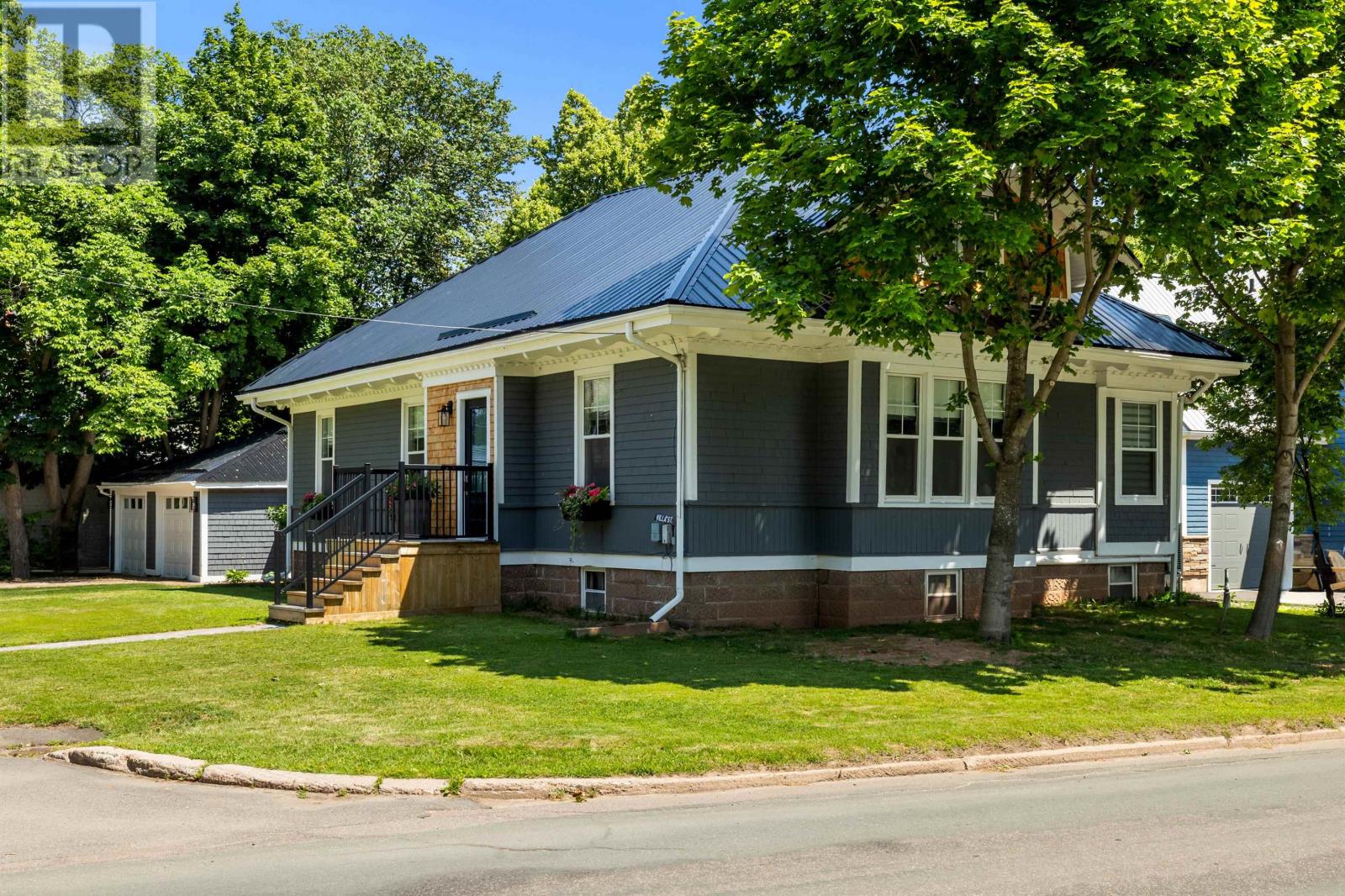 20 North River Road Property Photo 1