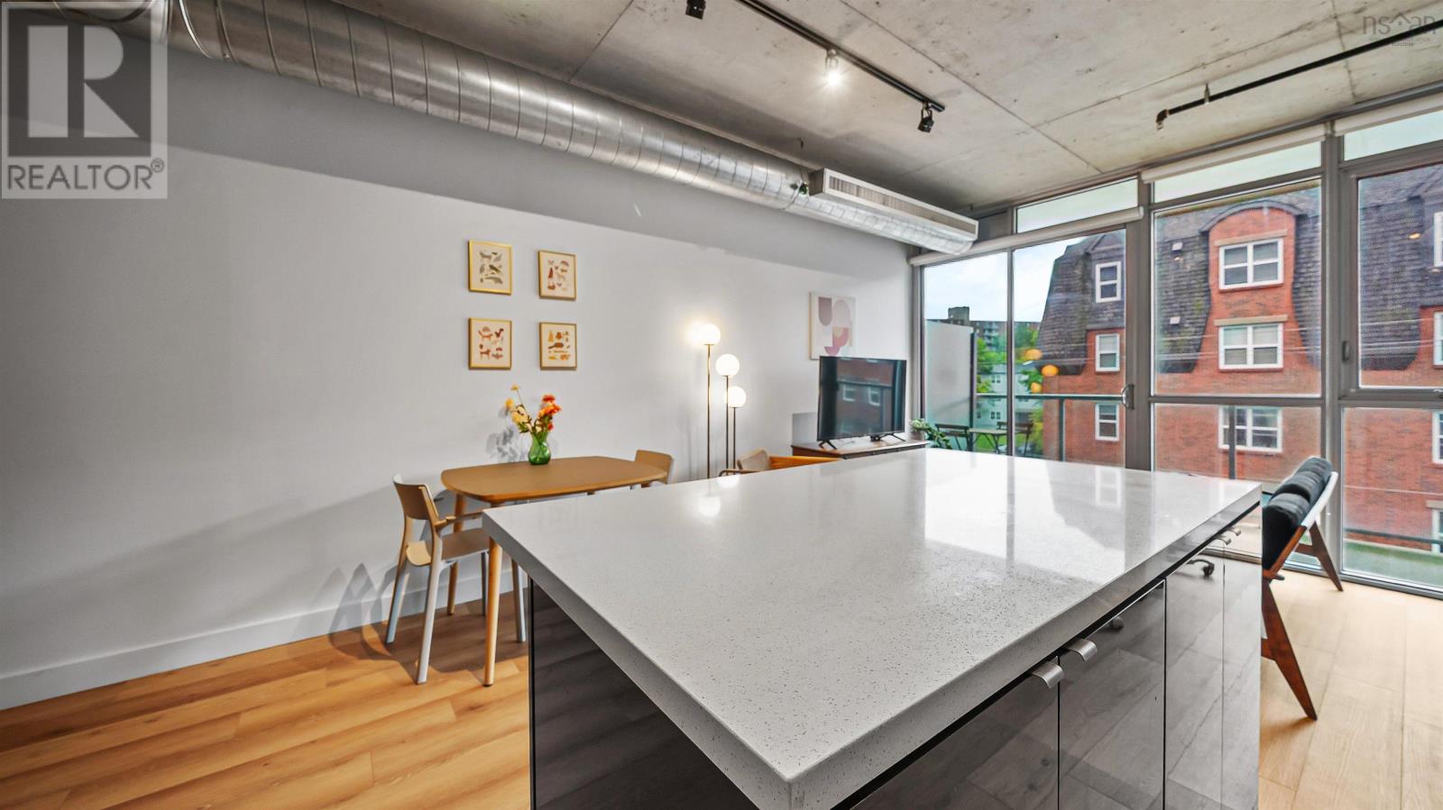 423 1065 Barrington Street Property Photo 13