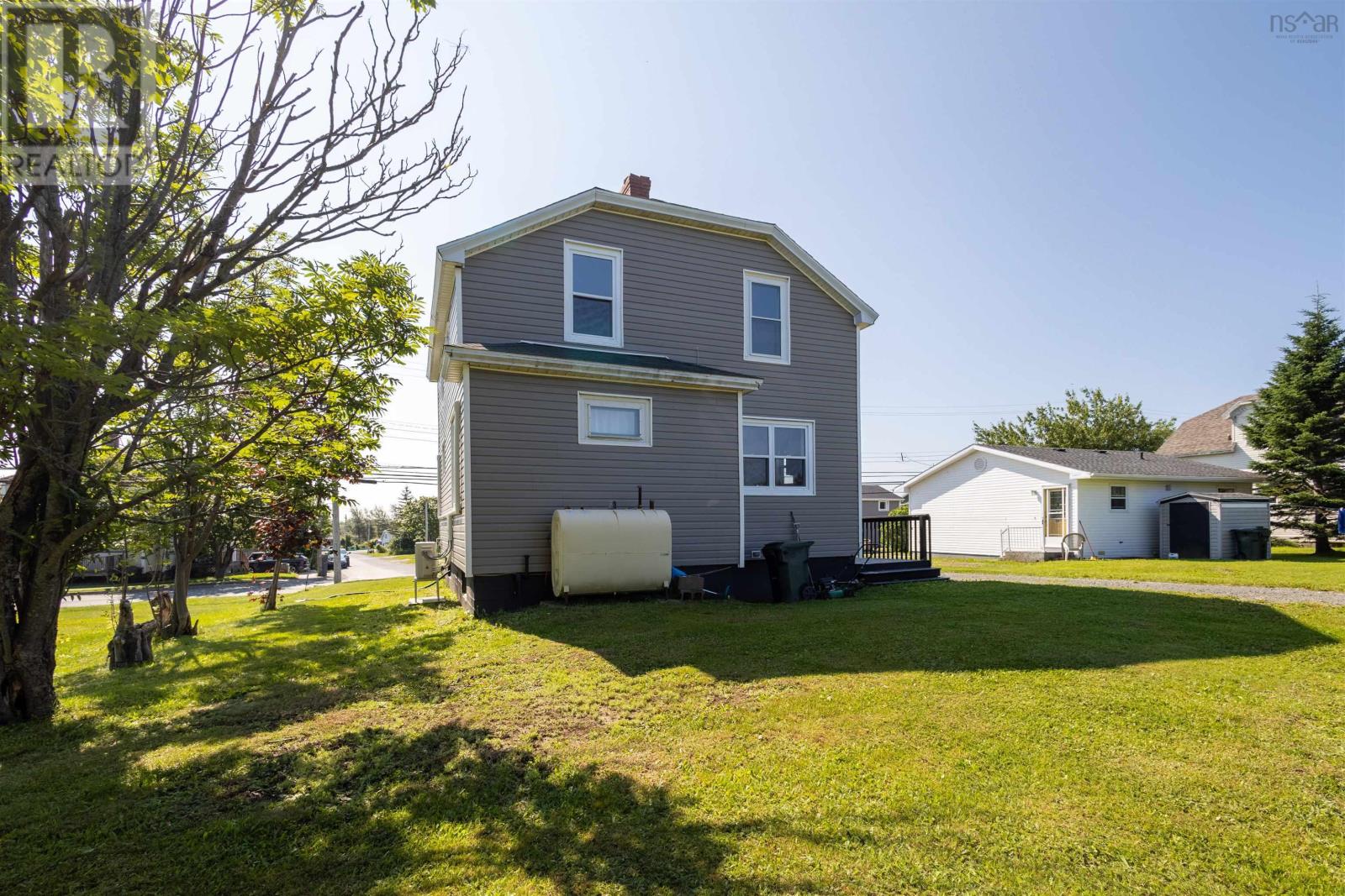 32 Highland Street Property Photo 9