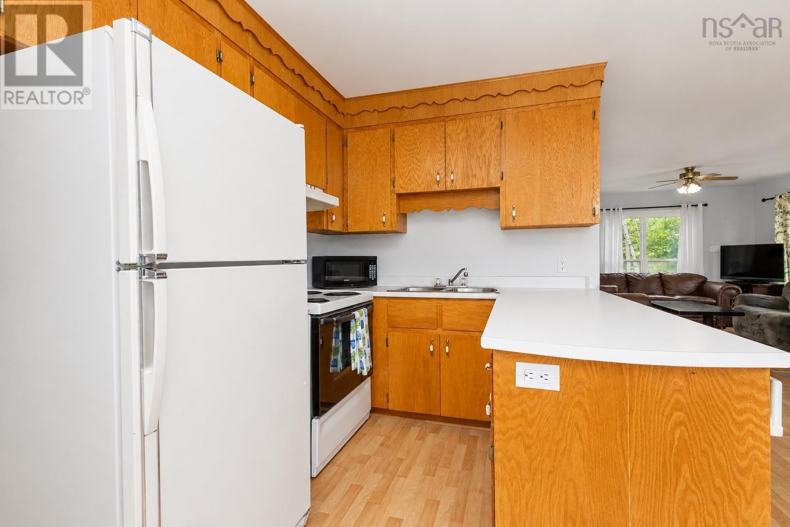 8456 East Bay Highway Property Photo 15