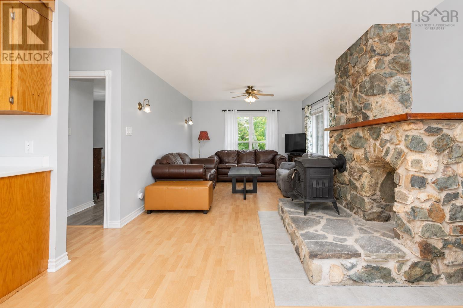 8456 East Bay Highway Property Photo 18
