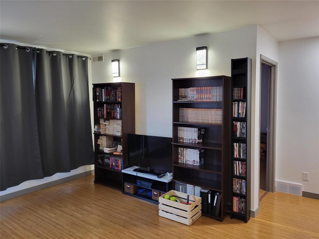 5 387 Talbot Avenue Property Photo 8