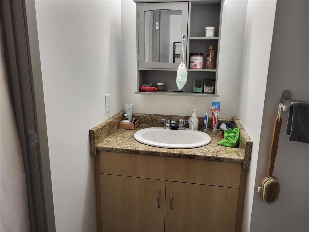 5 387 Talbot Avenue Property Photo 14