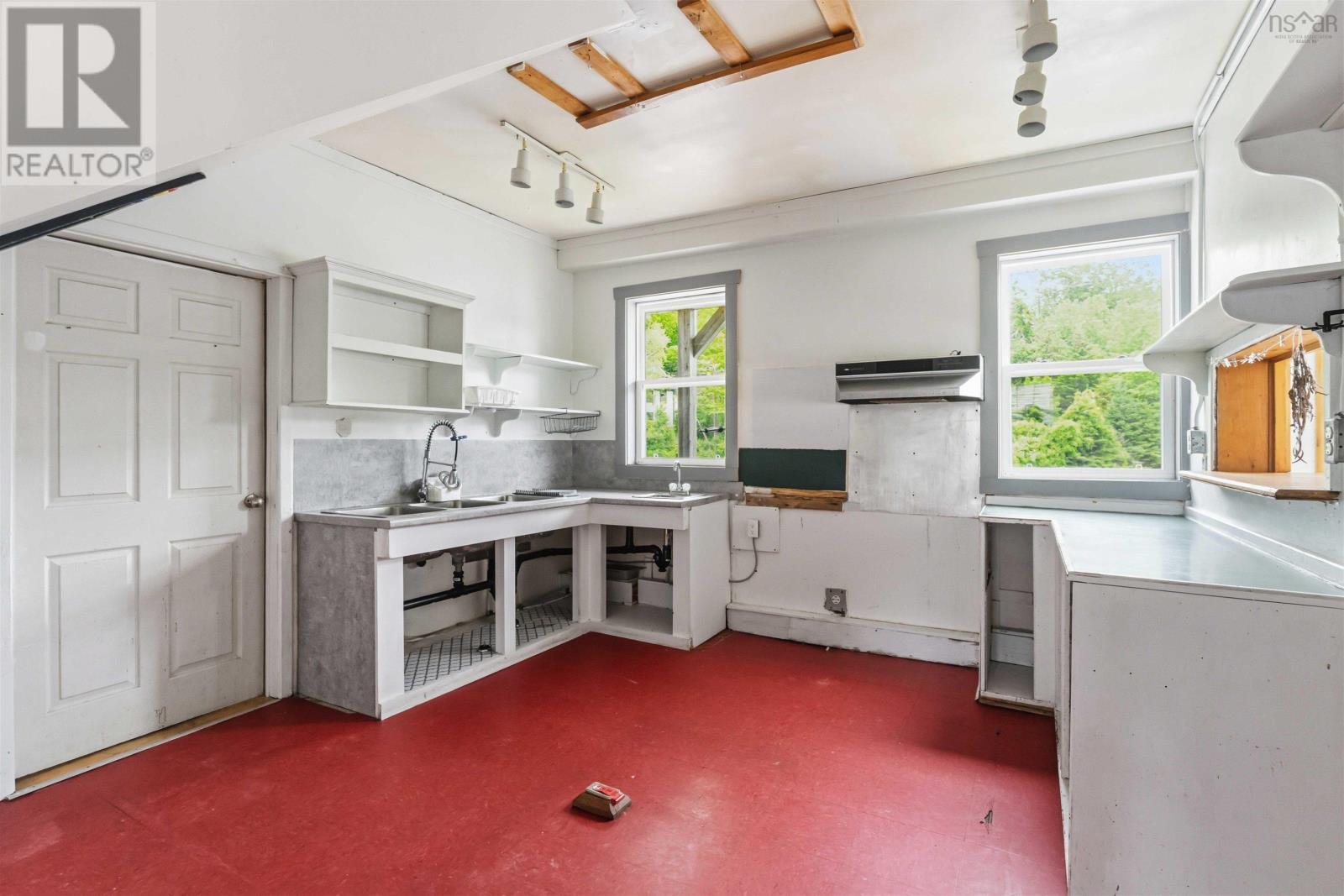 1870 Clementsvale Road Property Photo 9