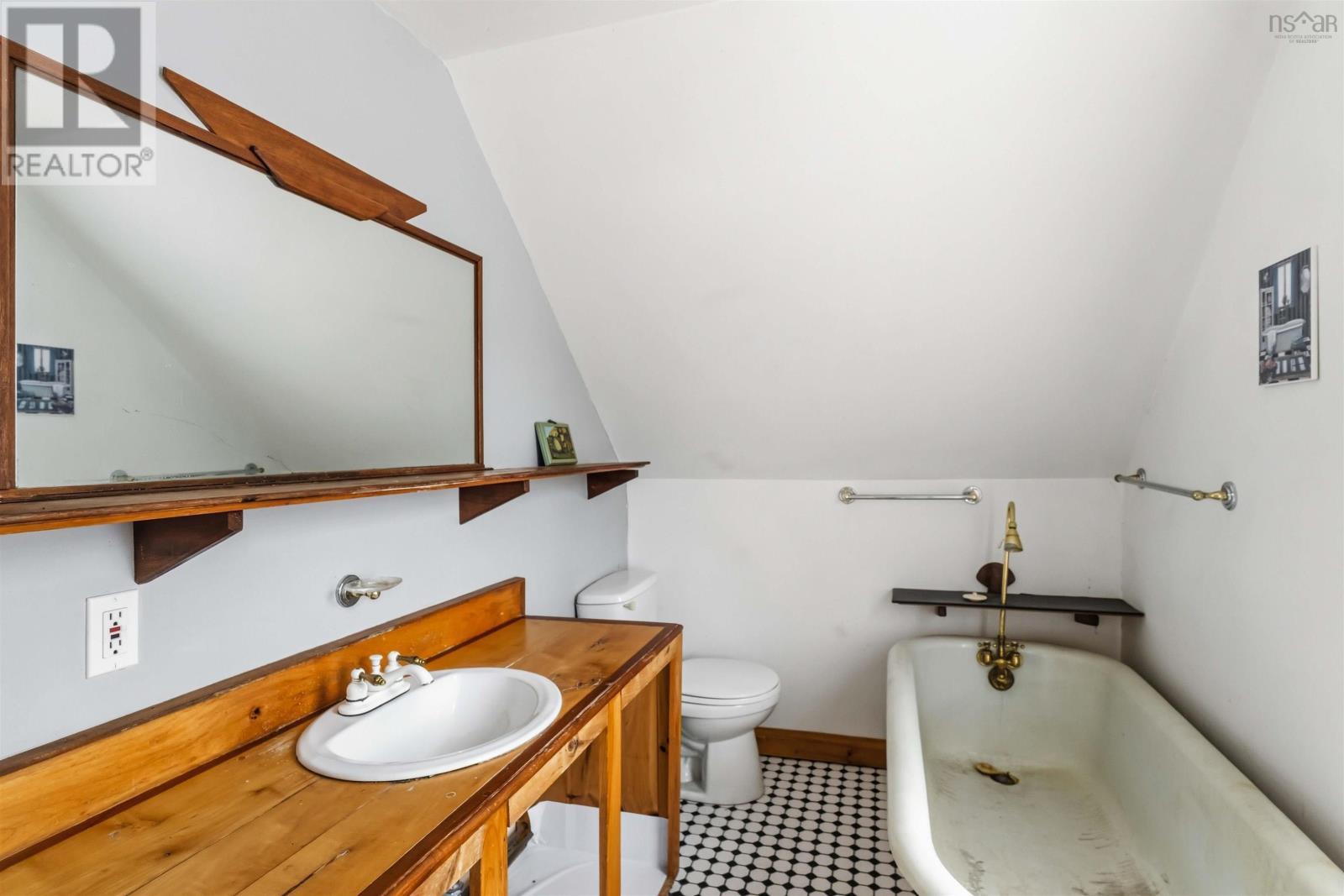 1870 Clementsvale Road Property Photo 11