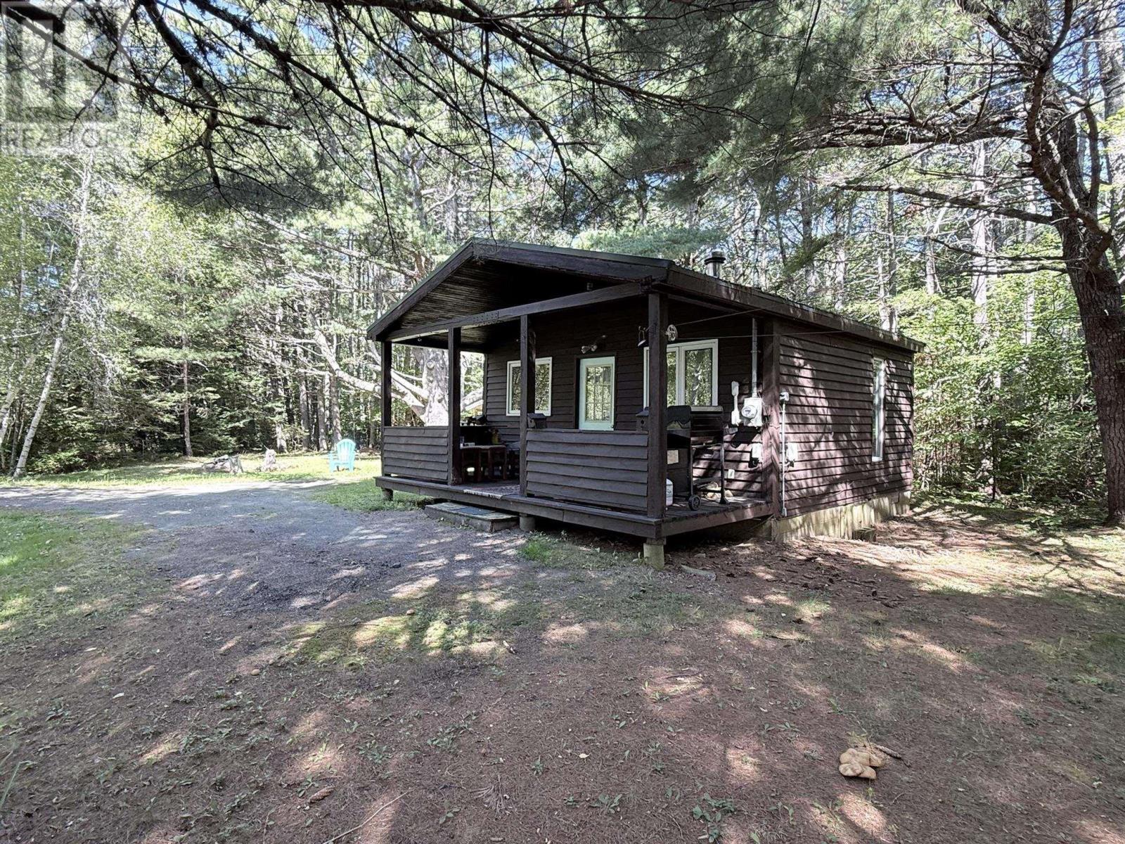 2031 East Clifford Road Property Photo 1