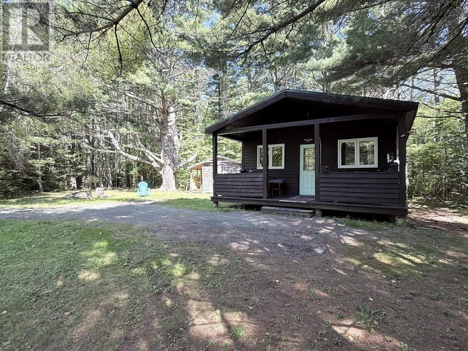 2031 East Clifford Road Property Photo 2