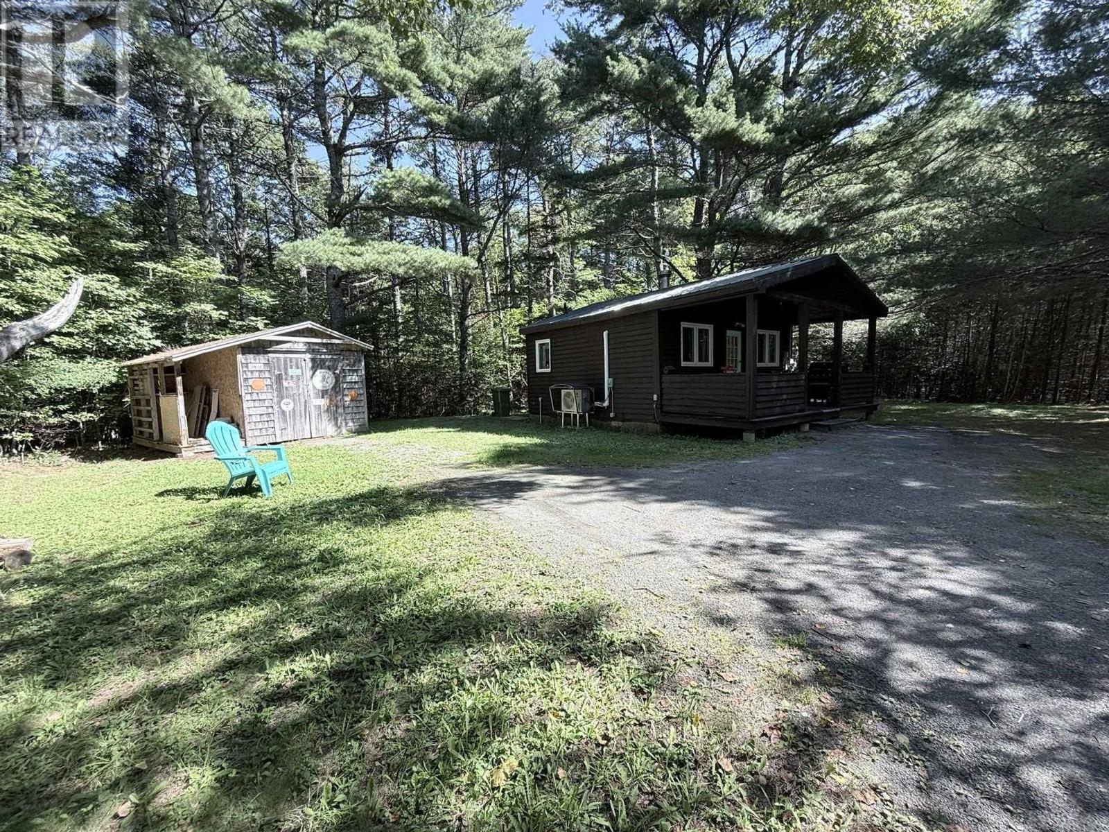 2031 East Clifford Road Property Photo 3