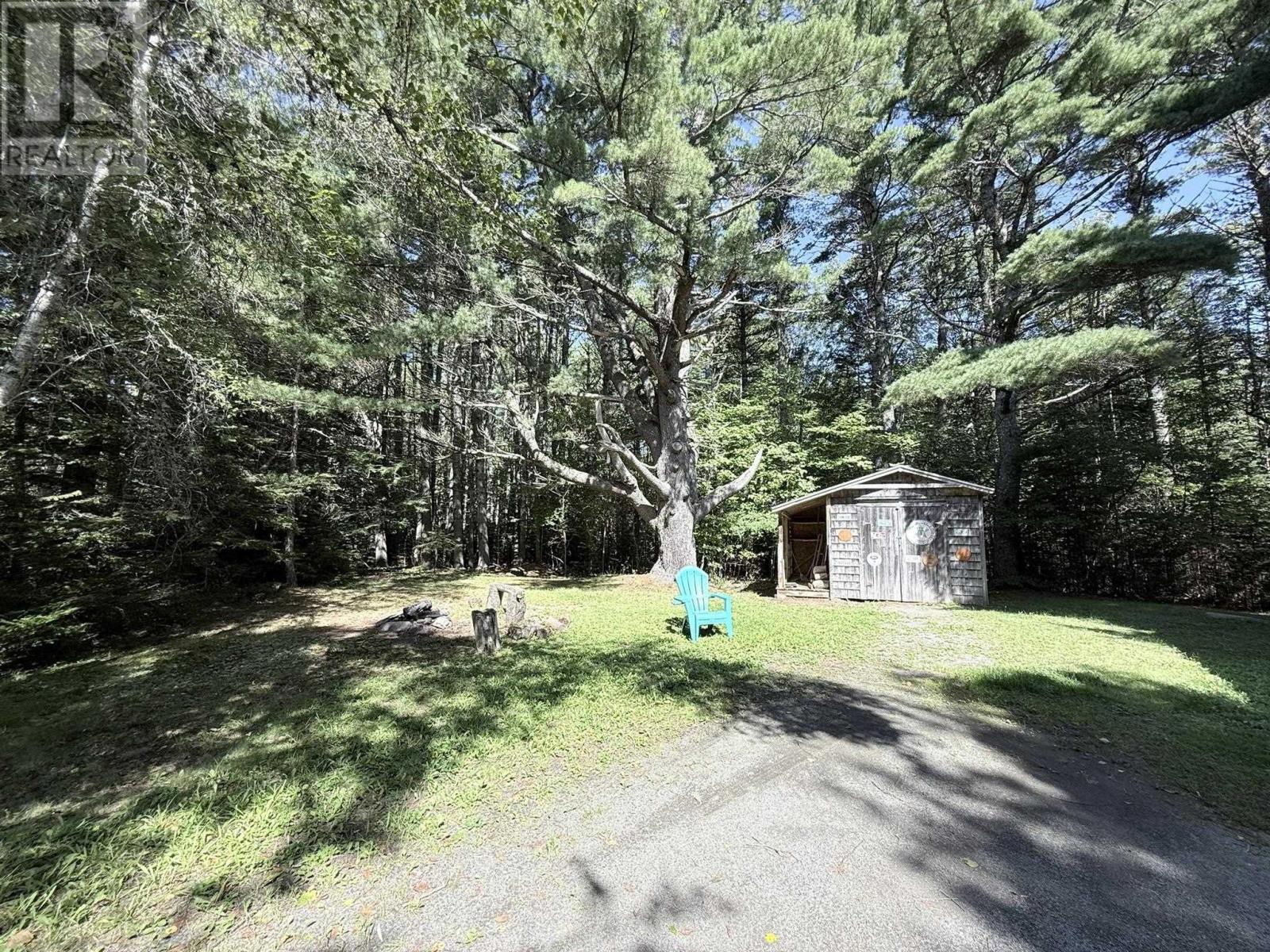 2031 East Clifford Road Property Photo 4