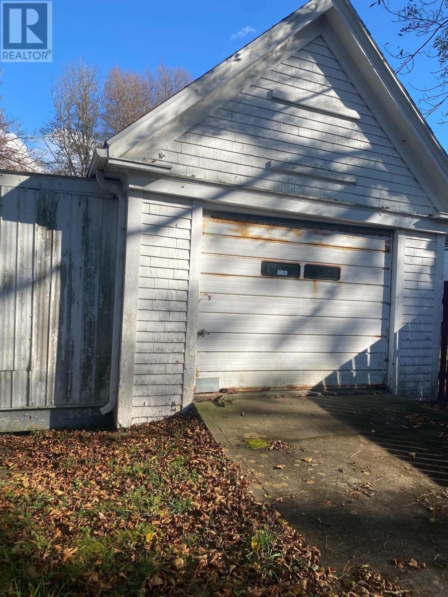 55 Forest Street Property Photo 9