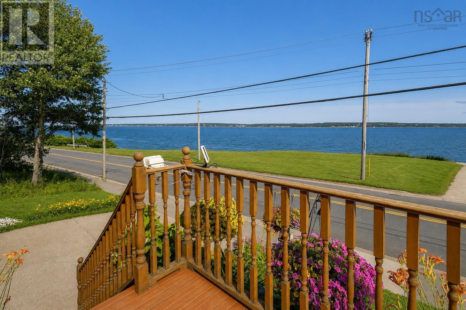 488 Purves Street Property Photo 2