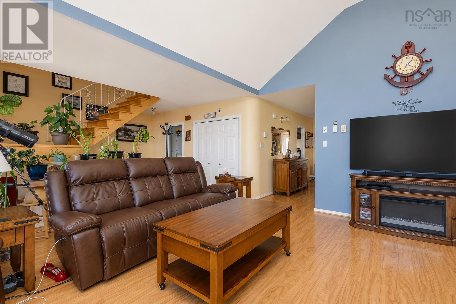 488 Purves Street Property Photo 9