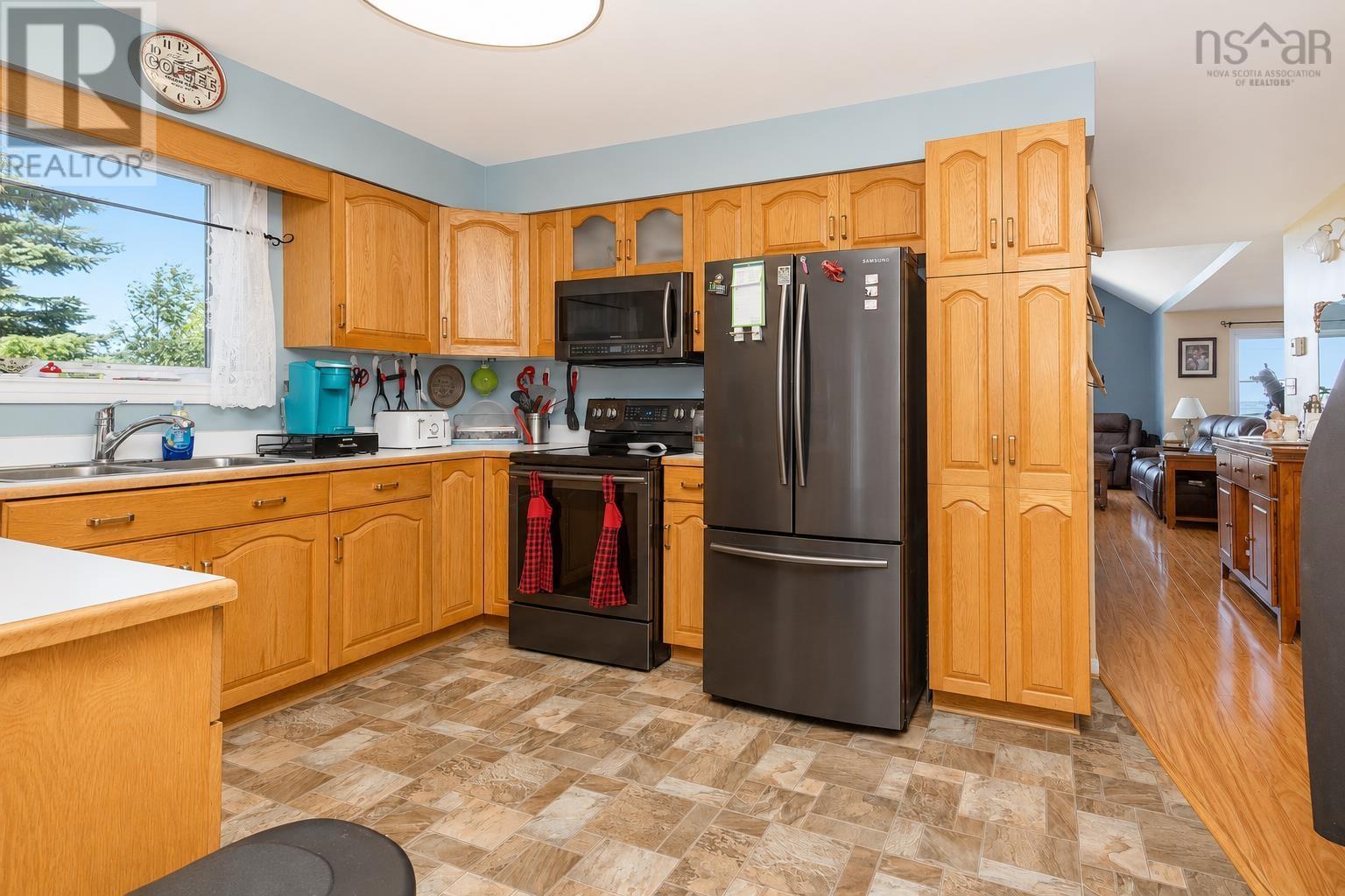 488 Purves Street Property Photo 13