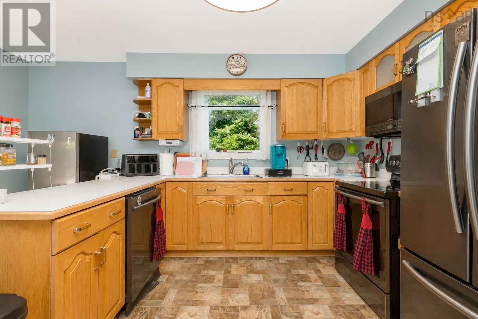 488 Purves Street Property Photo 14