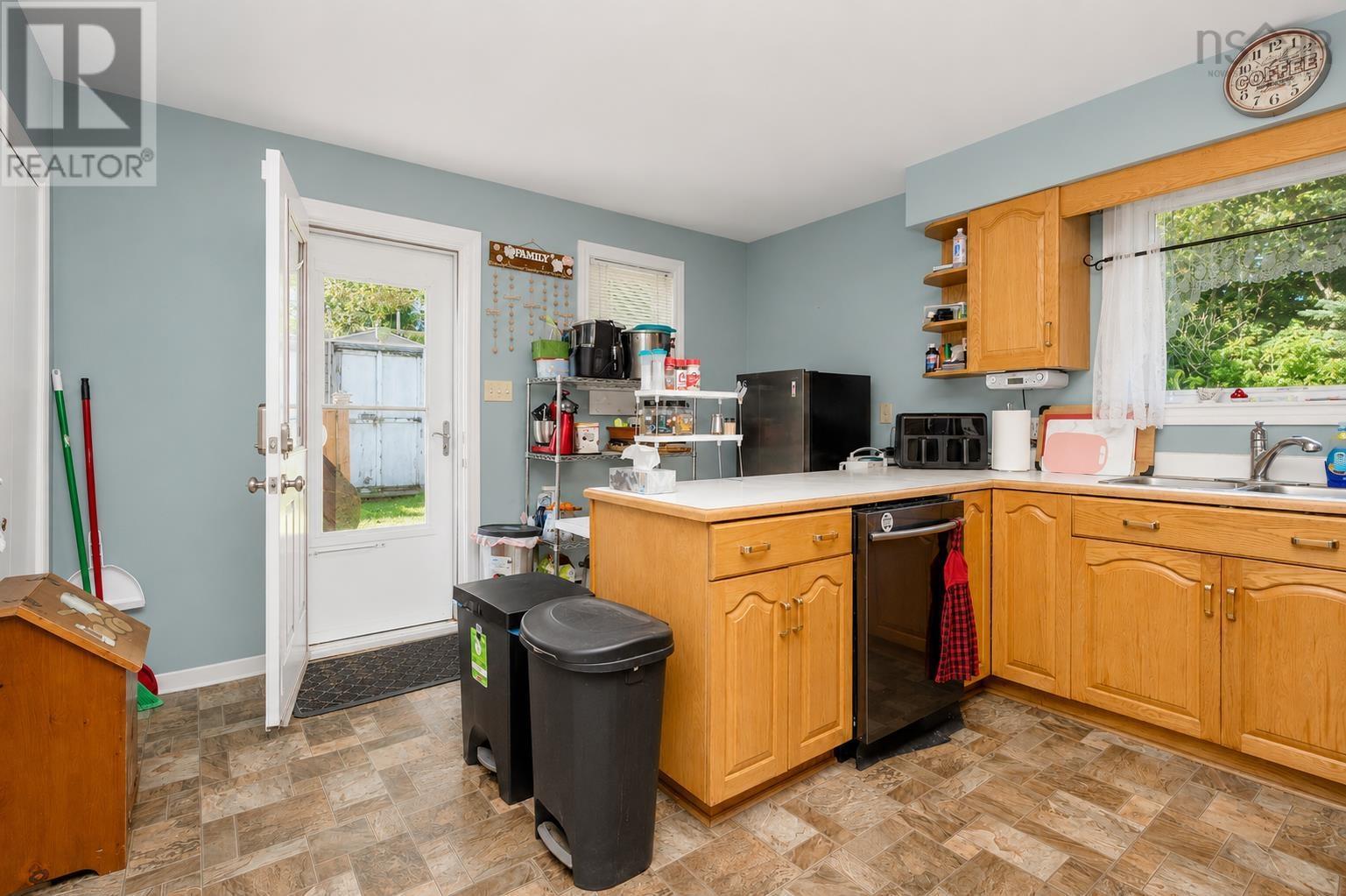 488 Purves Street Property Photo 15
