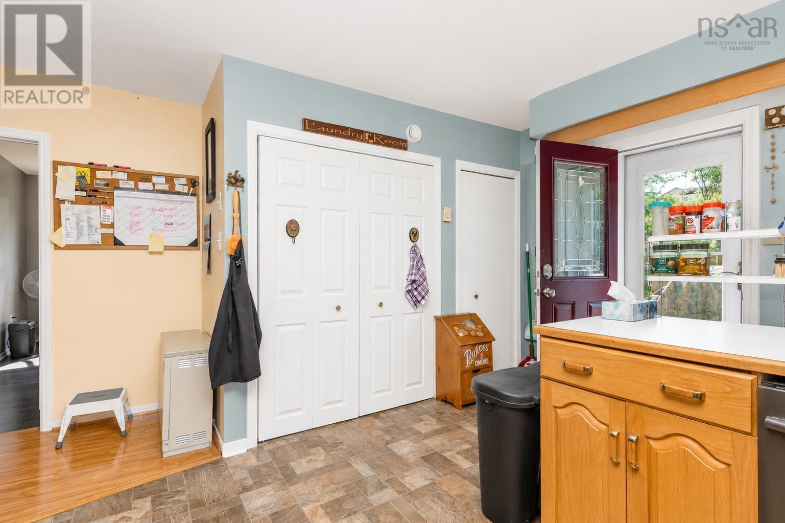 488 Purves Street Property Photo 16