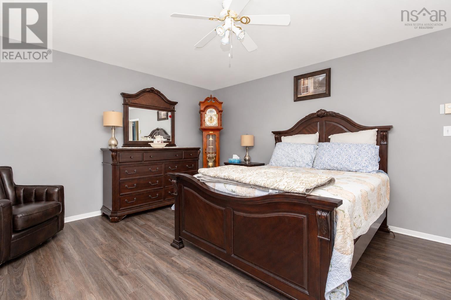 488 Purves Street Property Photo 18