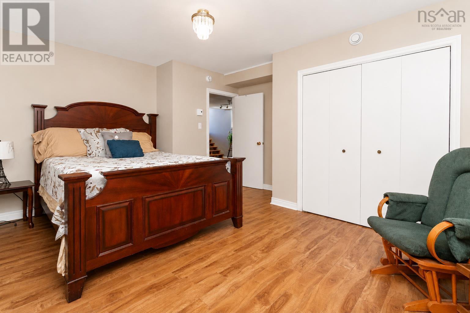 488 Purves Street Property Photo 32