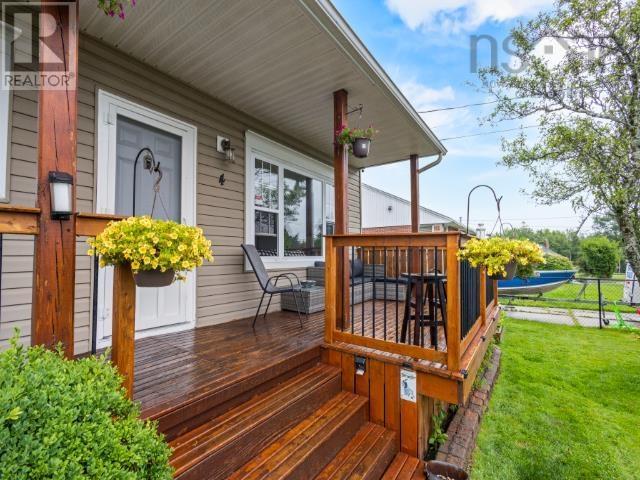 4 Elmdale Crescent Property Photo 2