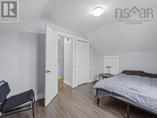 4 Elmdale Crescent Property Photo 29