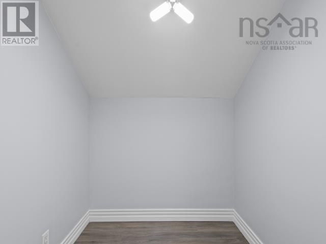 4 Elmdale Crescent Property Photo 37