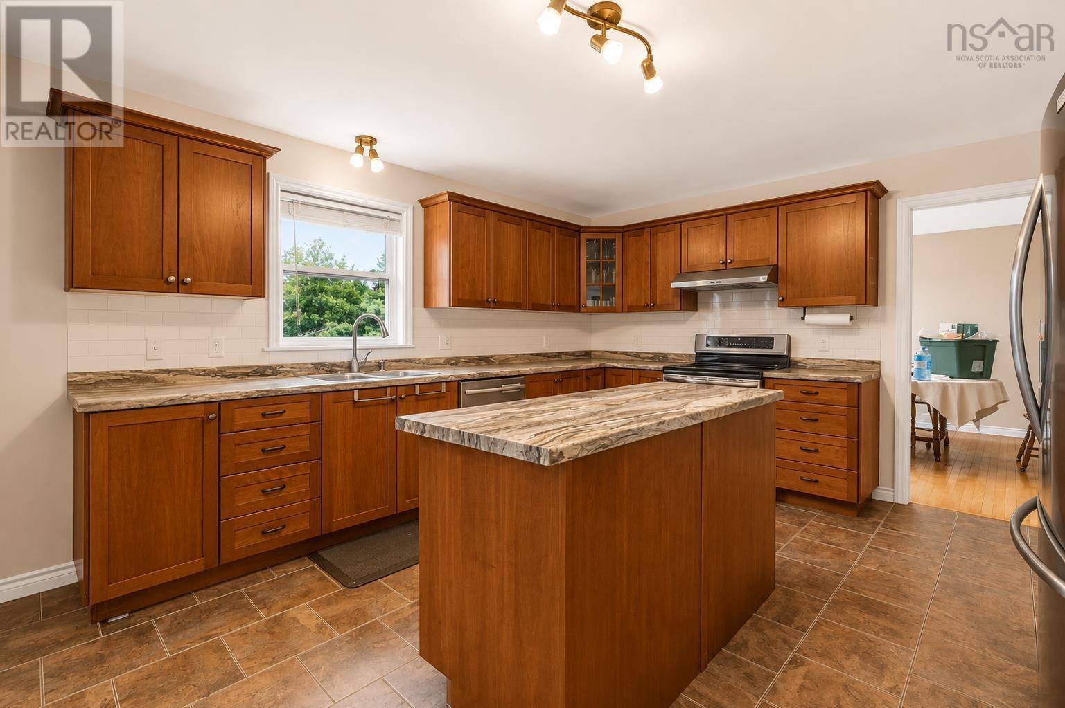 110 Gleneagles Drive Property Photo 12