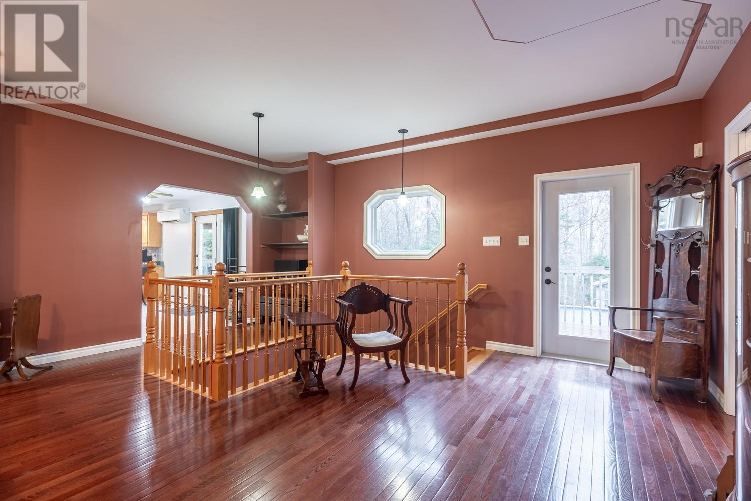 10 Sylvania Terrace Property Photo 8