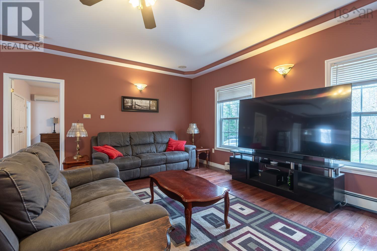 10 Sylvania Terrace Property Photo 11