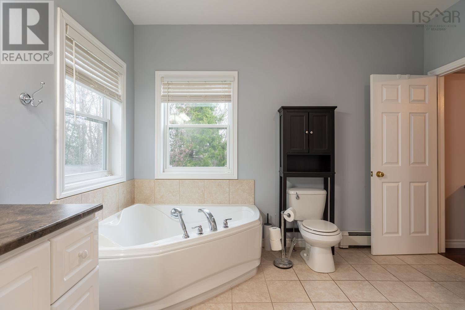 10 Sylvania Terrace Property Photo 15