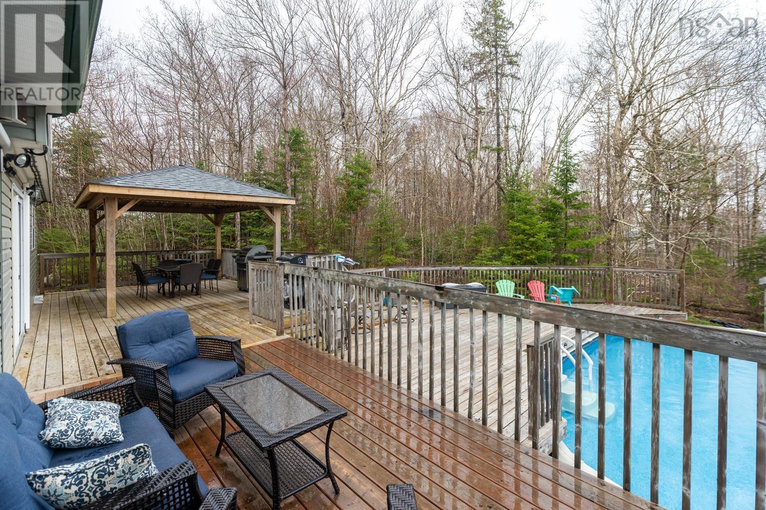 10 Sylvania Terrace Property Photo 36