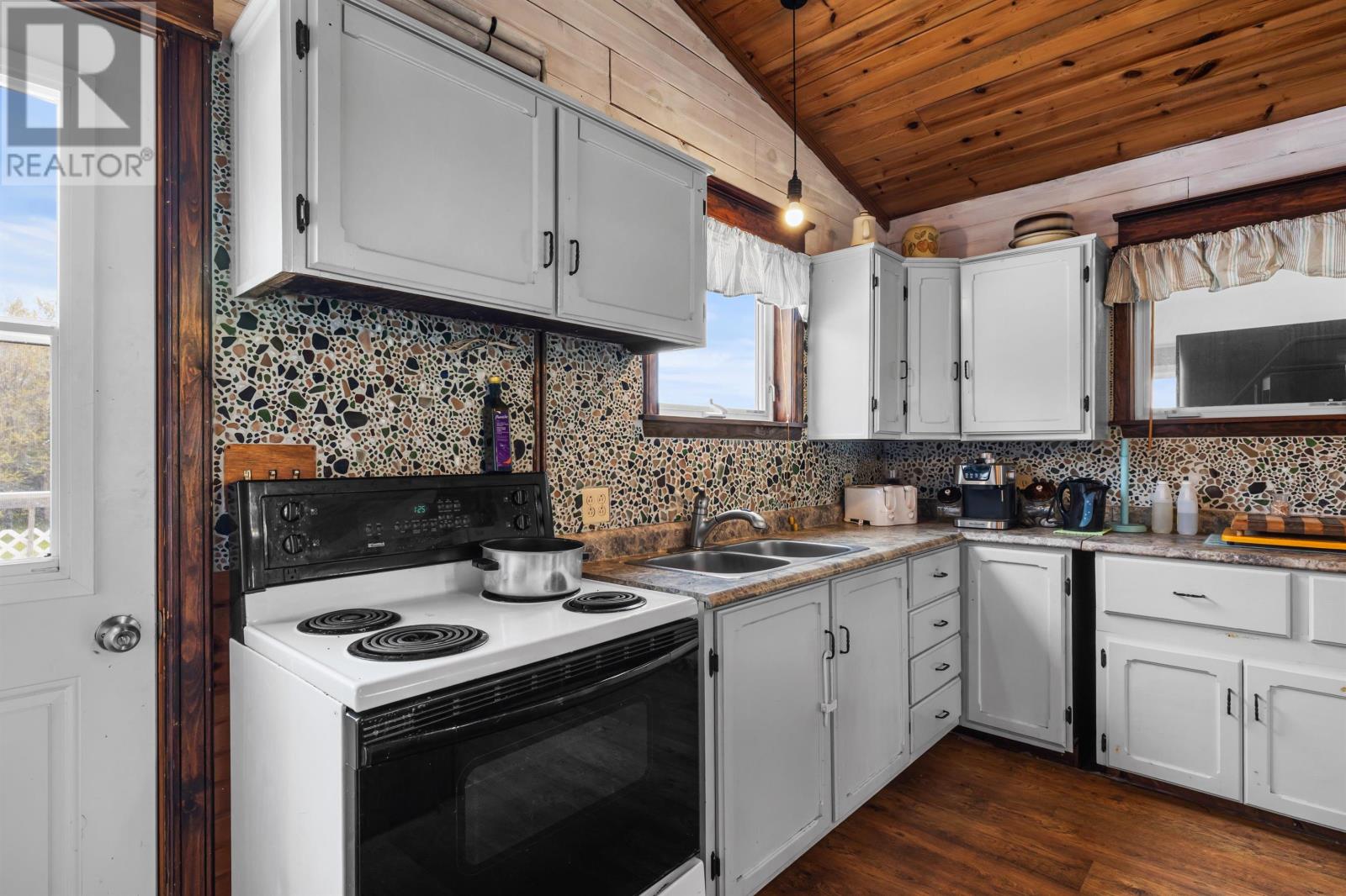 2958 East Point Property Photo 12