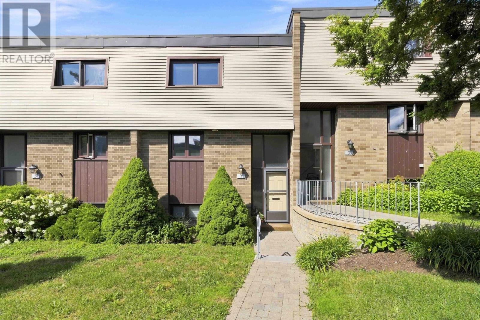 7 Forestside Crescent Property Photo 1