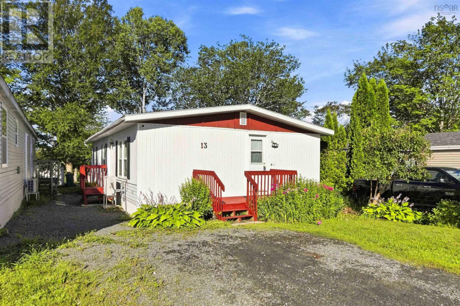 13 Sneezy Avenue Property Photo 1