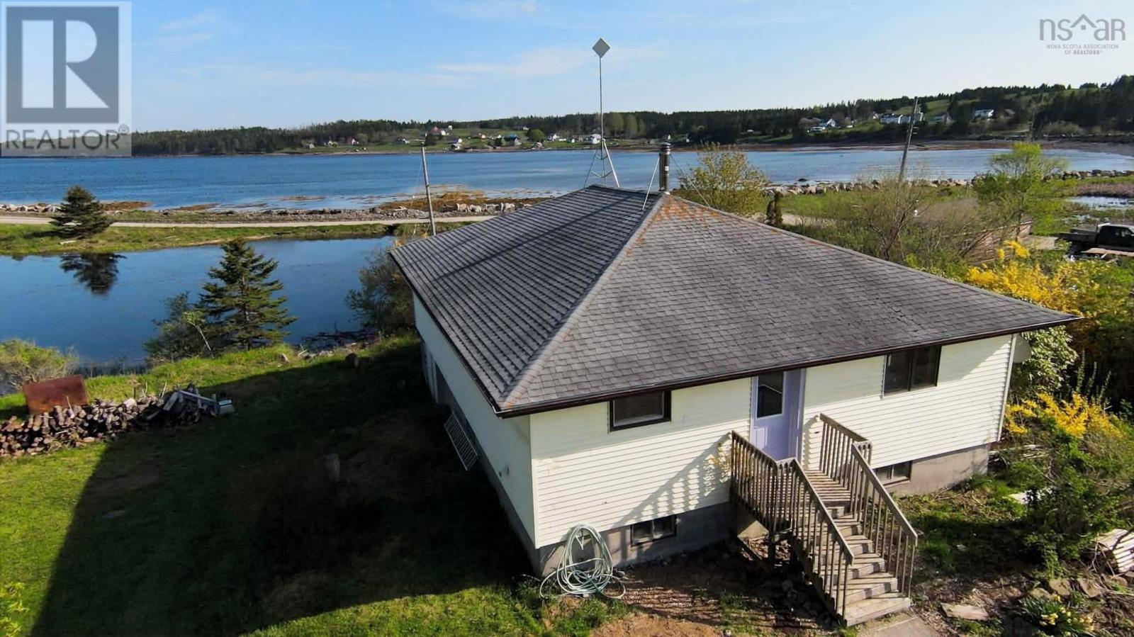 149 South East Cove Road Property Photo 1