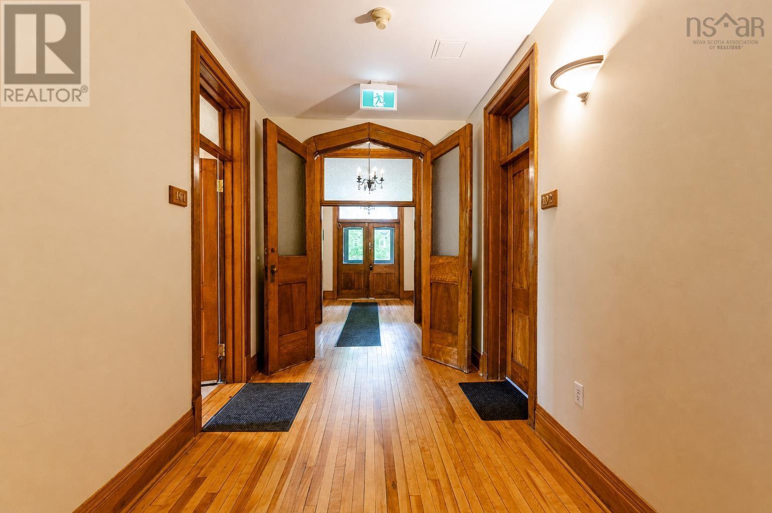 101 5355 Russell Property Photo 2