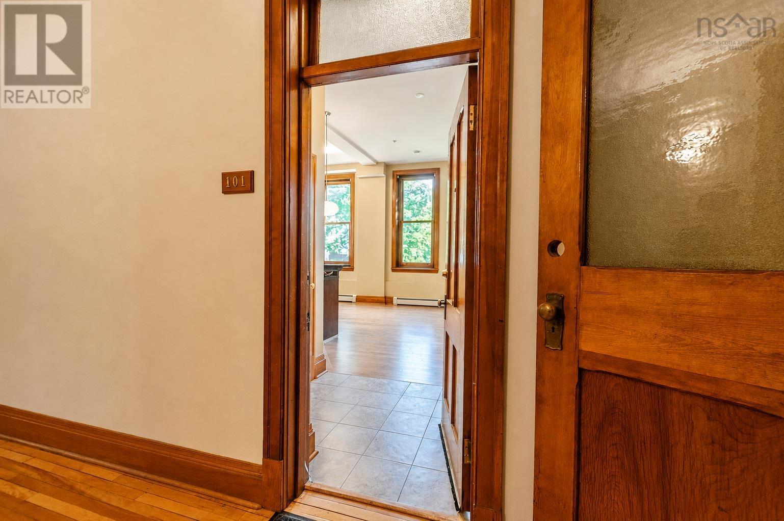 101 5355 Russell Property Photo 3