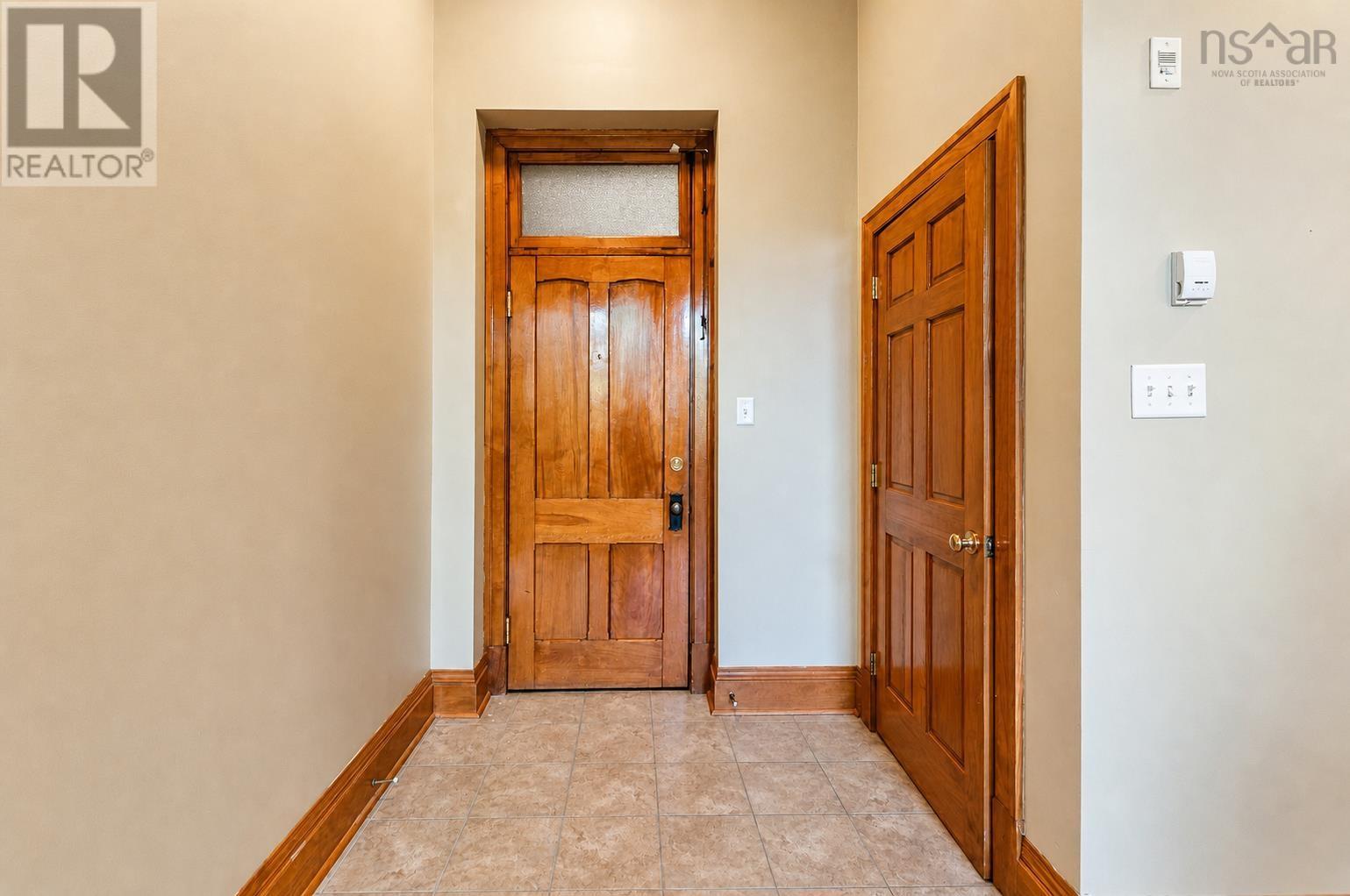 101 5355 Russell Property Photo 4