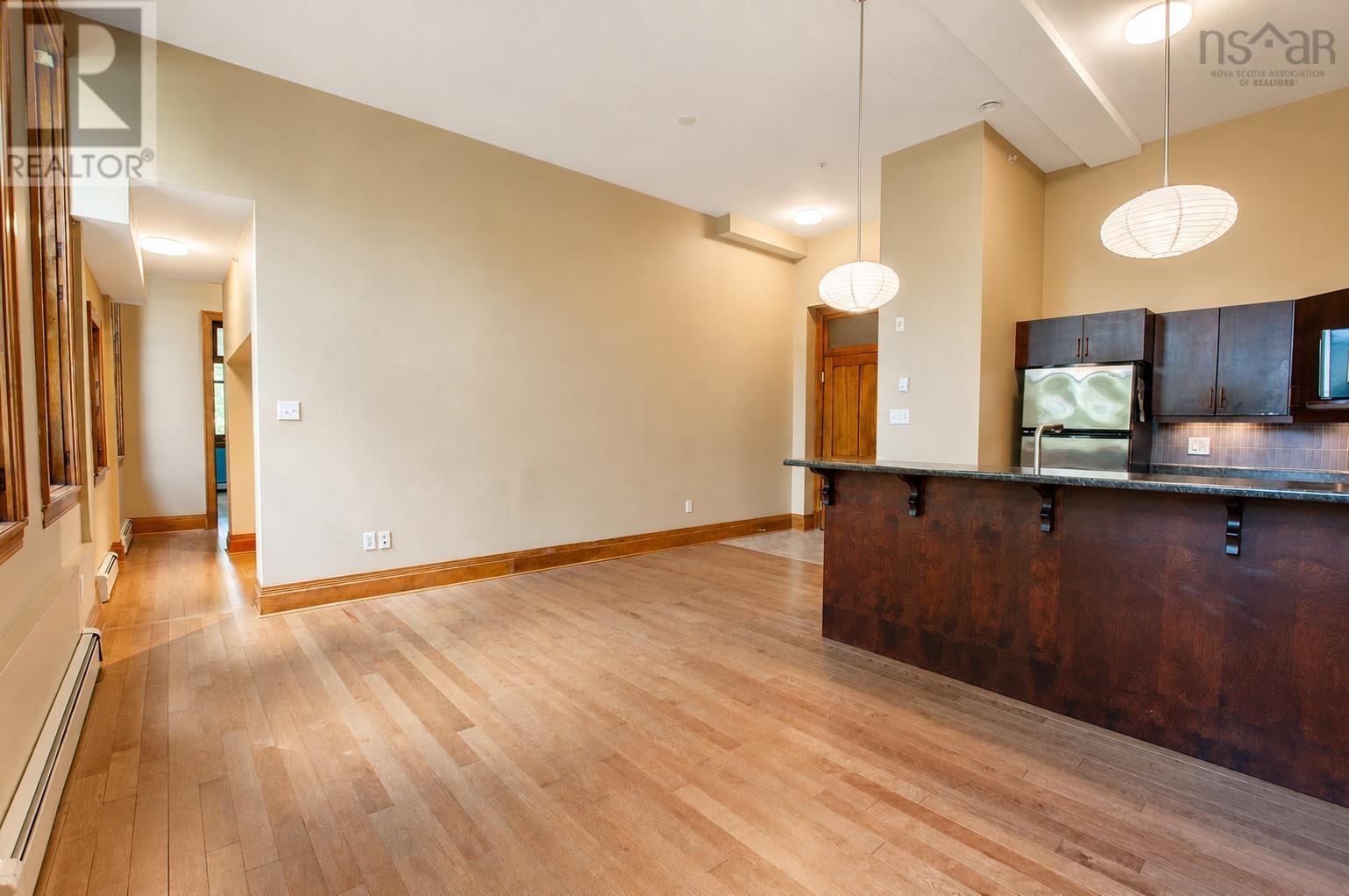 101 5355 Russell Property Photo 6