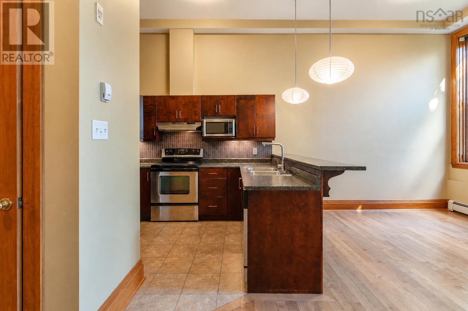 101 5355 Russell Property Photo 7