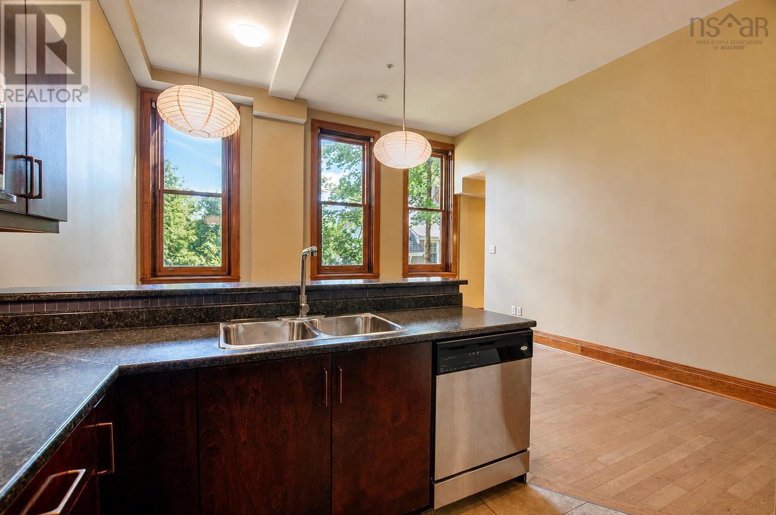 101 5355 Russell Property Photo 10