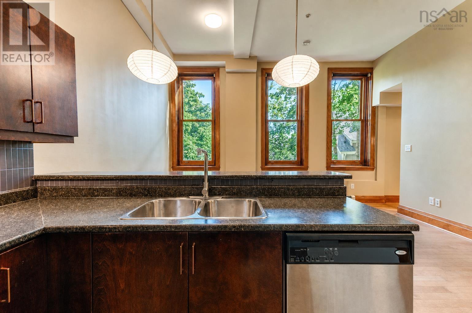 101 5355 Russell Property Photo 11