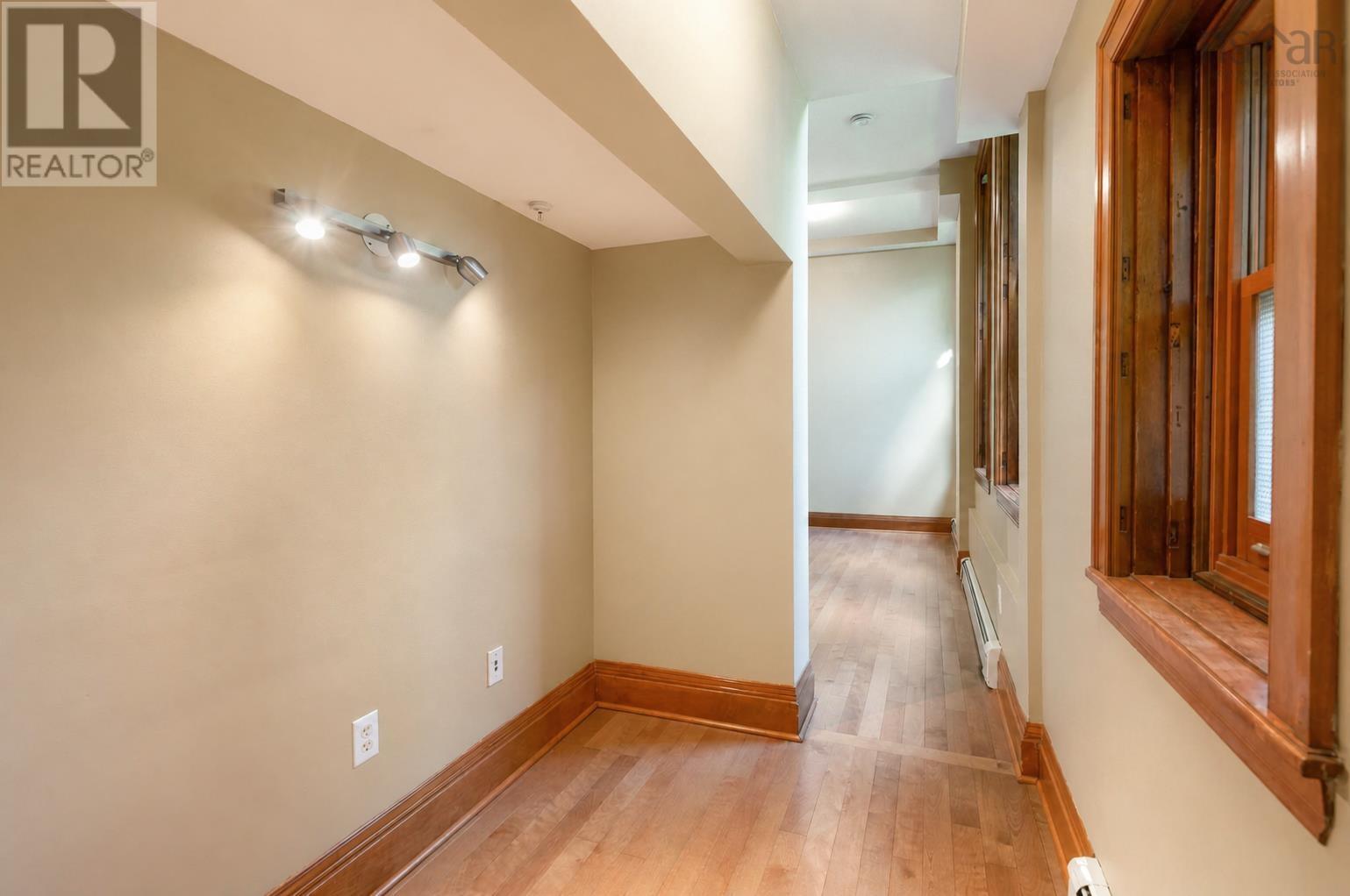 101 5355 Russell Property Photo 14